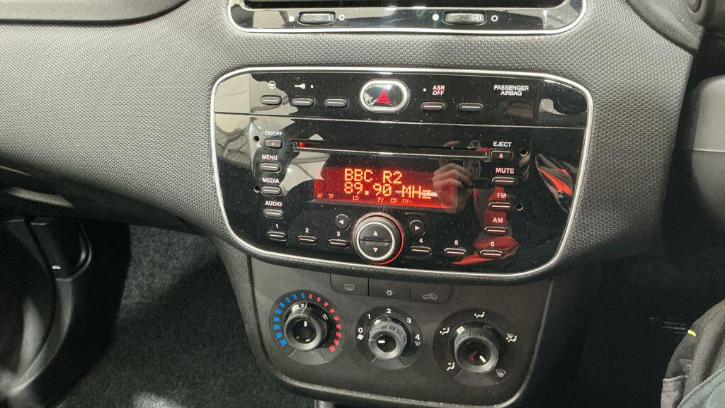 Used Fiat Punto 2017 for sale - 77882908: Photo 2