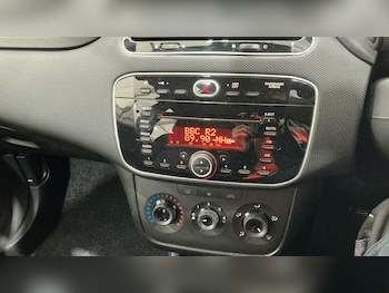 Used Fiat Punto 2017 for sale - 77882908: Photo