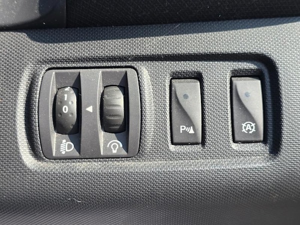 Used Renault Clio 2015 for sale - 75670622: Photo 32