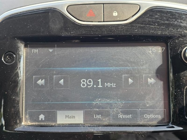 Used Renault Clio 2015 for sale - 75670622: Photo 41