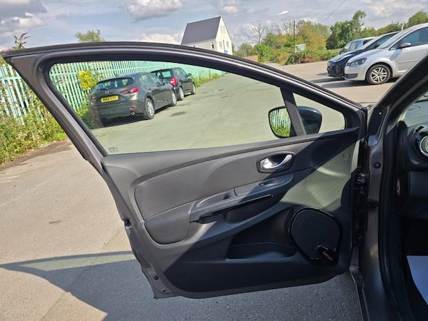 Used Renault Clio 2015 for sale - 75670622: Photo 52