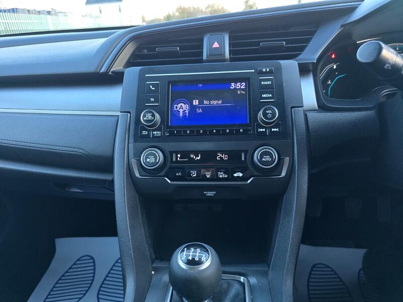 Used Honda Civic 2017 for sale - 77156399: Photo 30