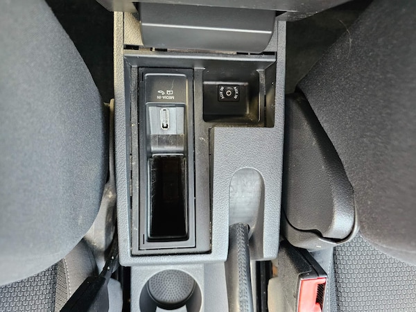 Used Volkswagen Touran 2011 for sale - 74965836: Photo 27