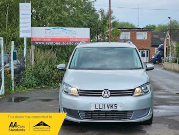 Used Volkswagen Touran 2011 for sale - 74965836: Photo