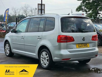 Used Volkswagen Touran 2011 for sale - 74965836: Photo