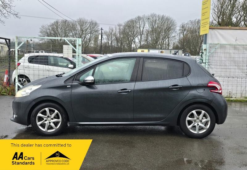 Used Peugeot 208 2014 for sale - 77908855: Photo 6