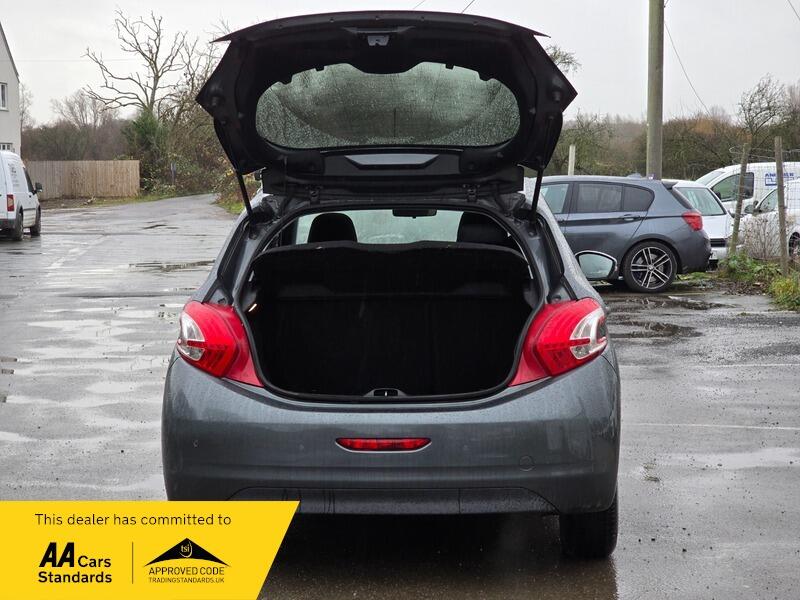 Used Peugeot 208 2014 for sale - 77908855: Photo 8