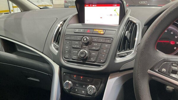 Used Vauxhall Zafira Tourer 2015 for sale - 76283930: Photo 2