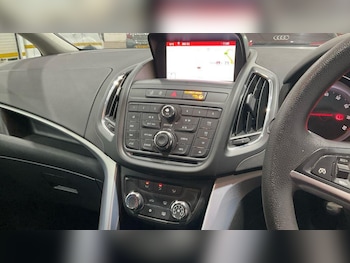 Used Vauxhall Zafira Tourer 2015 for sale - 76283930: Photo 2
