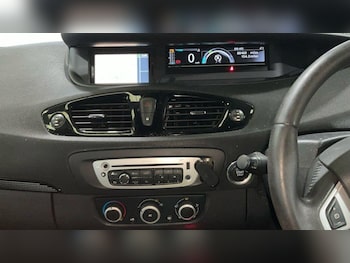 Used Renault Scenic 2012 for sale - 77468218: Photo