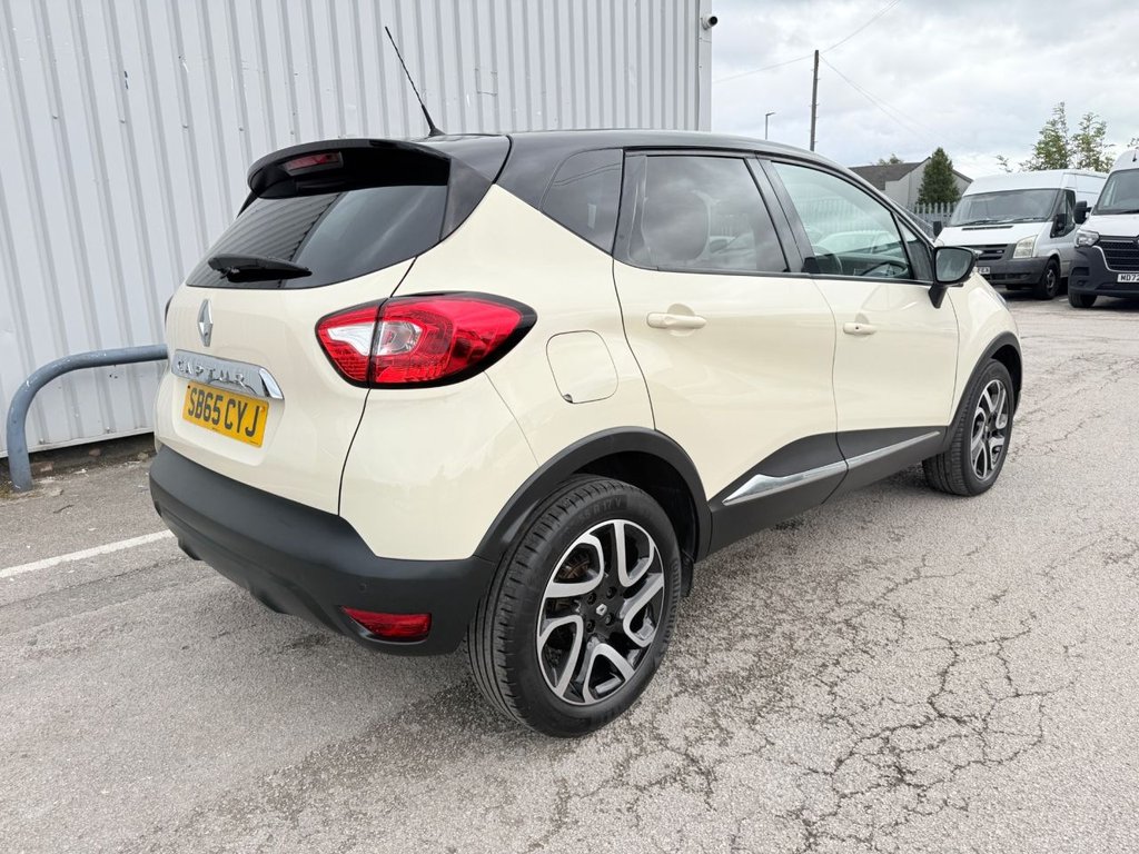 Used Renault Captur 2015 for sale - 76168093: Photo 2