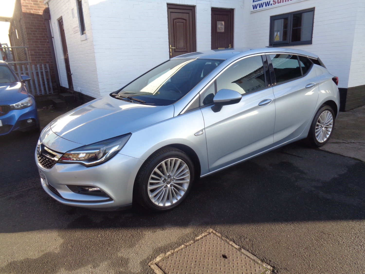 Used Vauxhall Astra 2017 for sale - 76352559: Photo 2