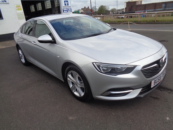 Used Vauxhall Insignia 2018 for sale - 74389986: Photo 2