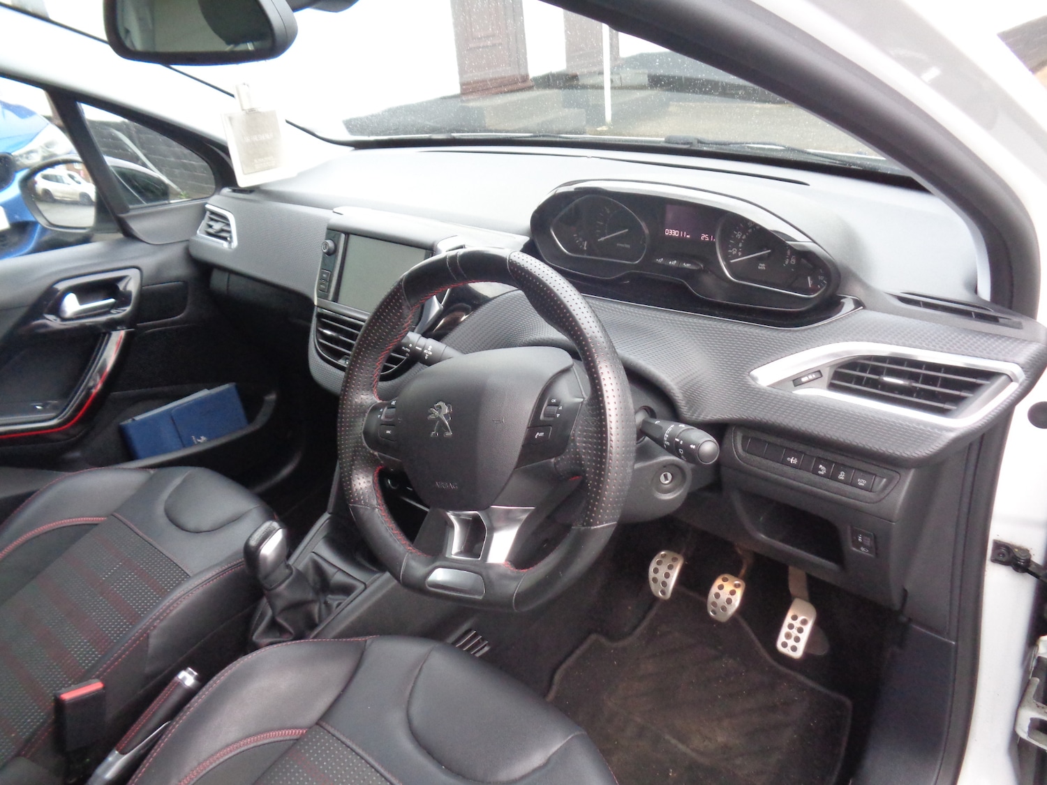 Used Peugeot 208 2015 for sale - 77517787: Photo 10