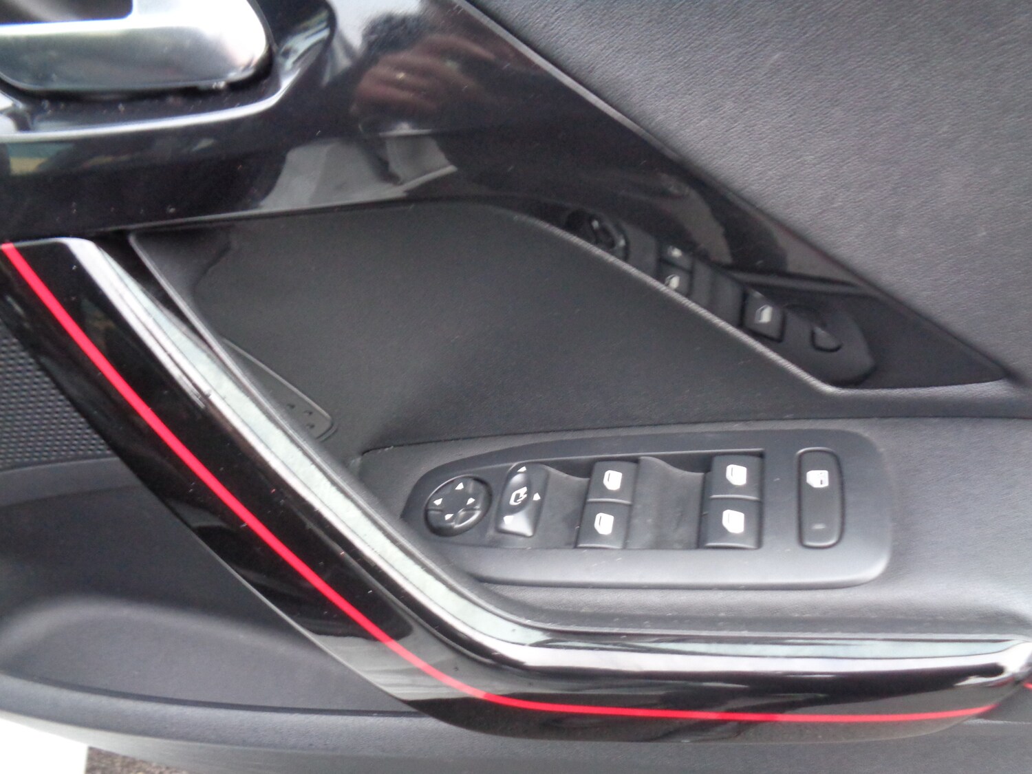 Used Peugeot 208 2015 for sale - 77517787: Photo 17