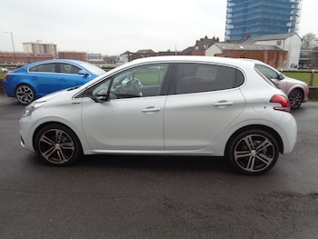 Used Peugeot 208 2015 for sale - 77517787: Photo