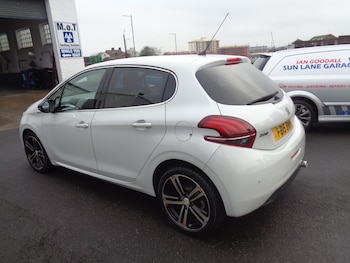 Used Peugeot 208 2015 for sale - 77517787: Photo