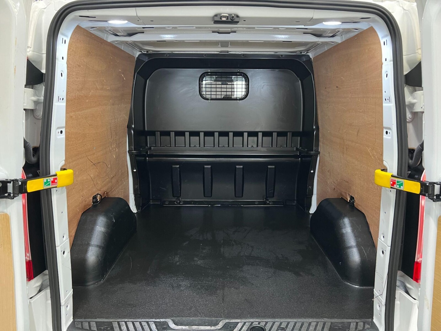 Used Ford Transit Custom 2023 for sale - 76873082: Photo 32