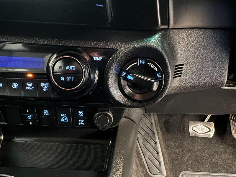 Used Toyota Hilux 2023 for sale - 76904387: Photo 14