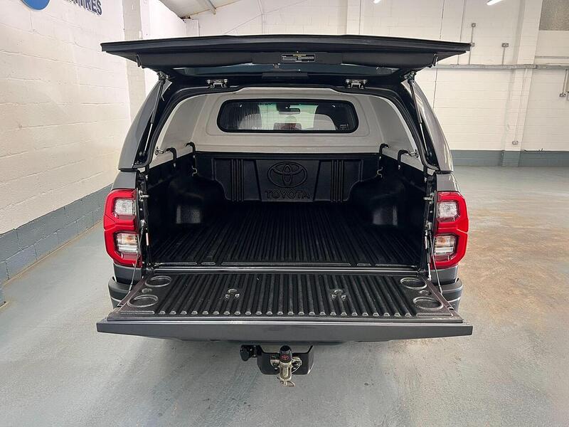 Used Toyota Hilux 2023 for sale - 76904387: Photo 34