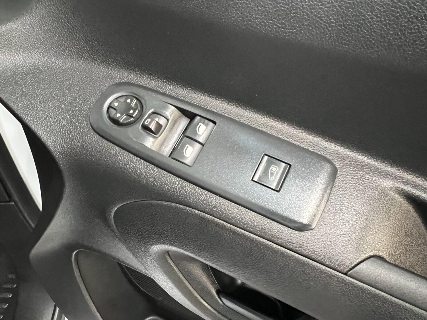 Used Peugeot Partner 2023 for sale - 76140297: Photo 31