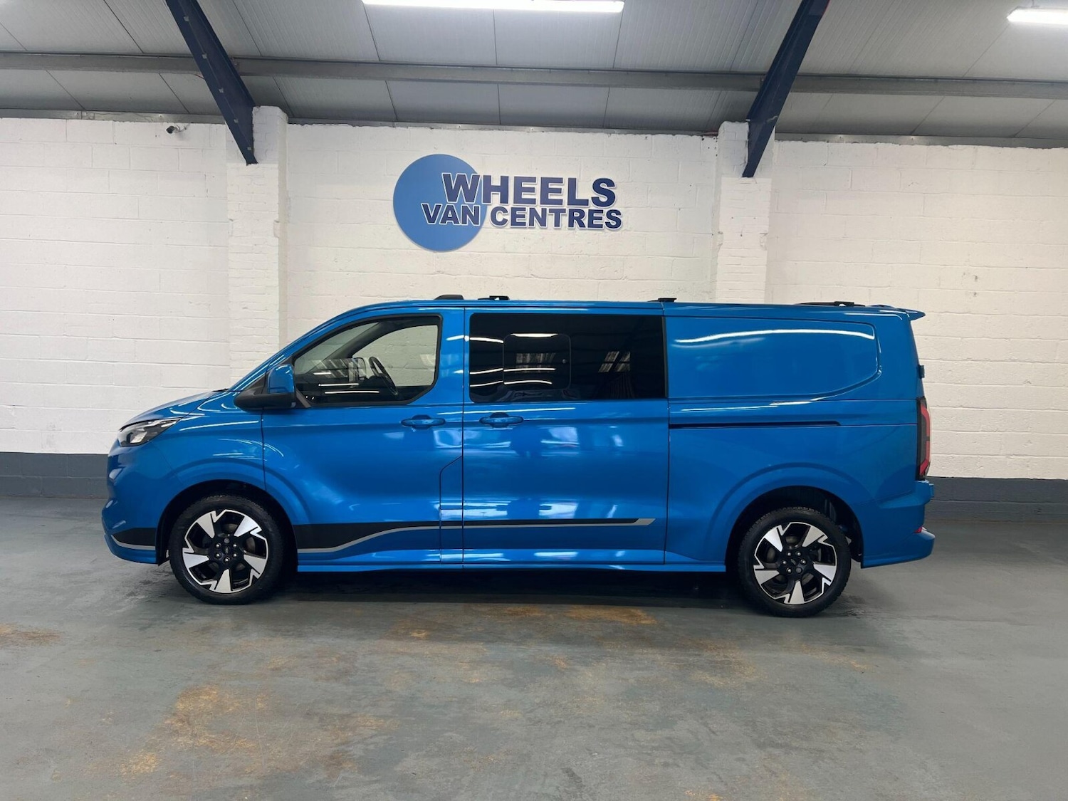 Used Ford Transit Custom 2024 for sale - 76660909: Photo 2