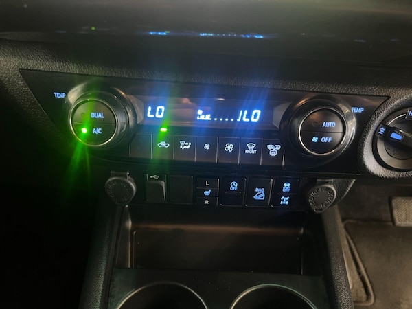 Used Toyota Hilux 2022 for sale - 75406632: Photo 40
