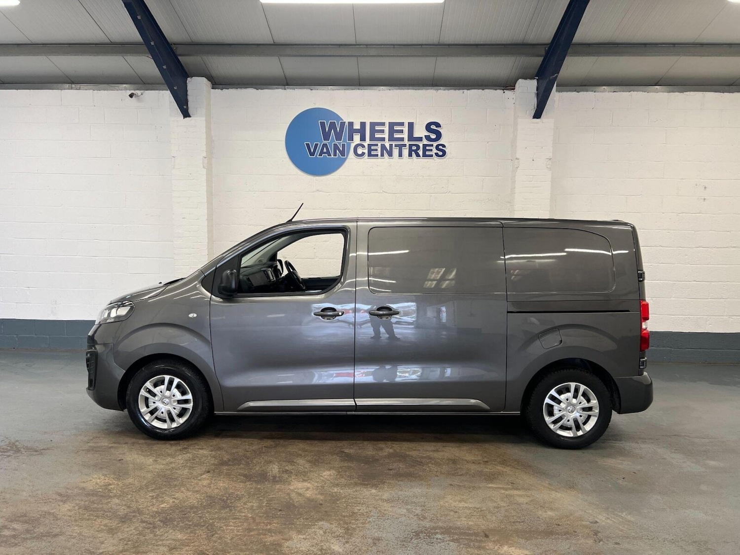 Used Vauxhall Vivaro 2022 for sale - 76265655: Photo 2
