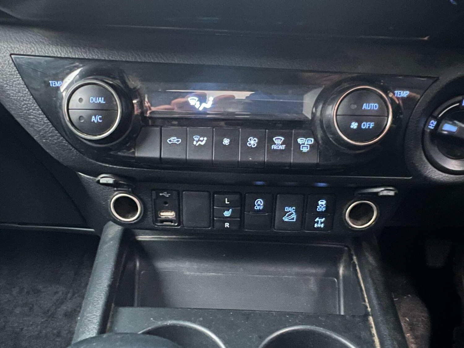 Used Toyota Hilux 2023 for sale - 76479847: Photo 10