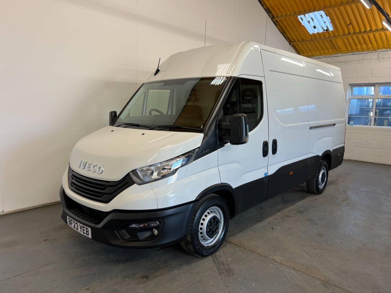 2023 Iveco Daily 2.3D HPI 14V 35S 3520 MWB High Roof Euro 6 (s/s) 5dr Panel Van - Picture 1 of 24