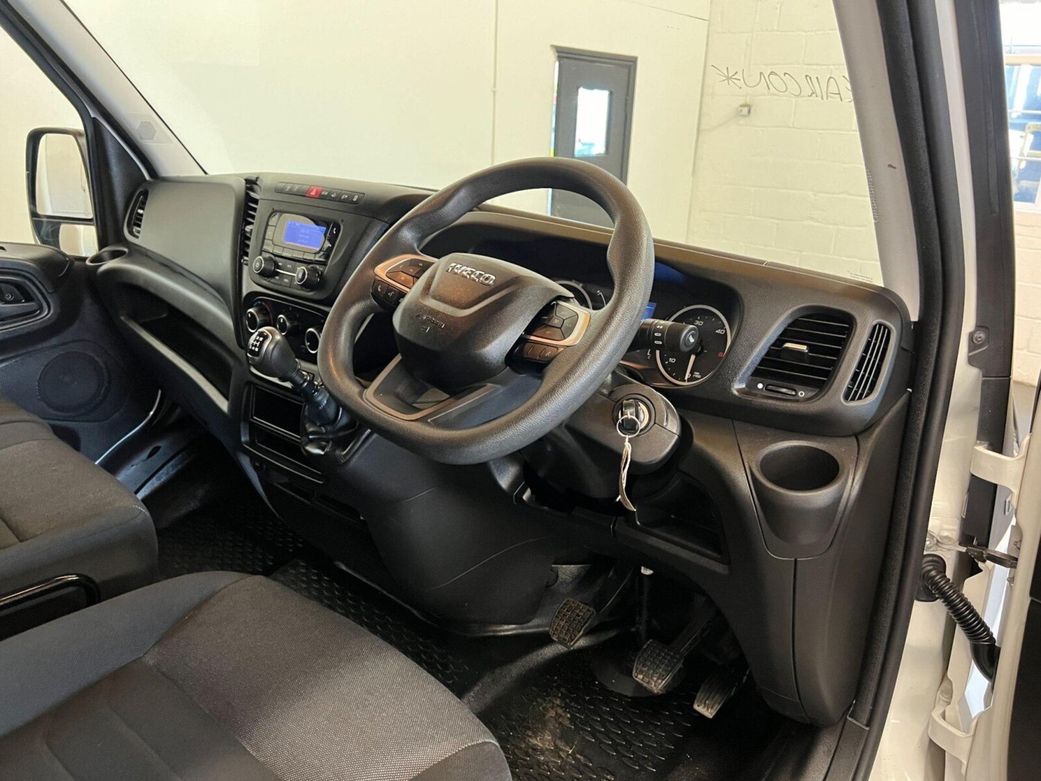 2023 Iveco Daily 2.3D HPI 14V 35S 3520 MWB High Roof Euro 6 (s/s) 5dr Panel Van - Picture 14 of 24