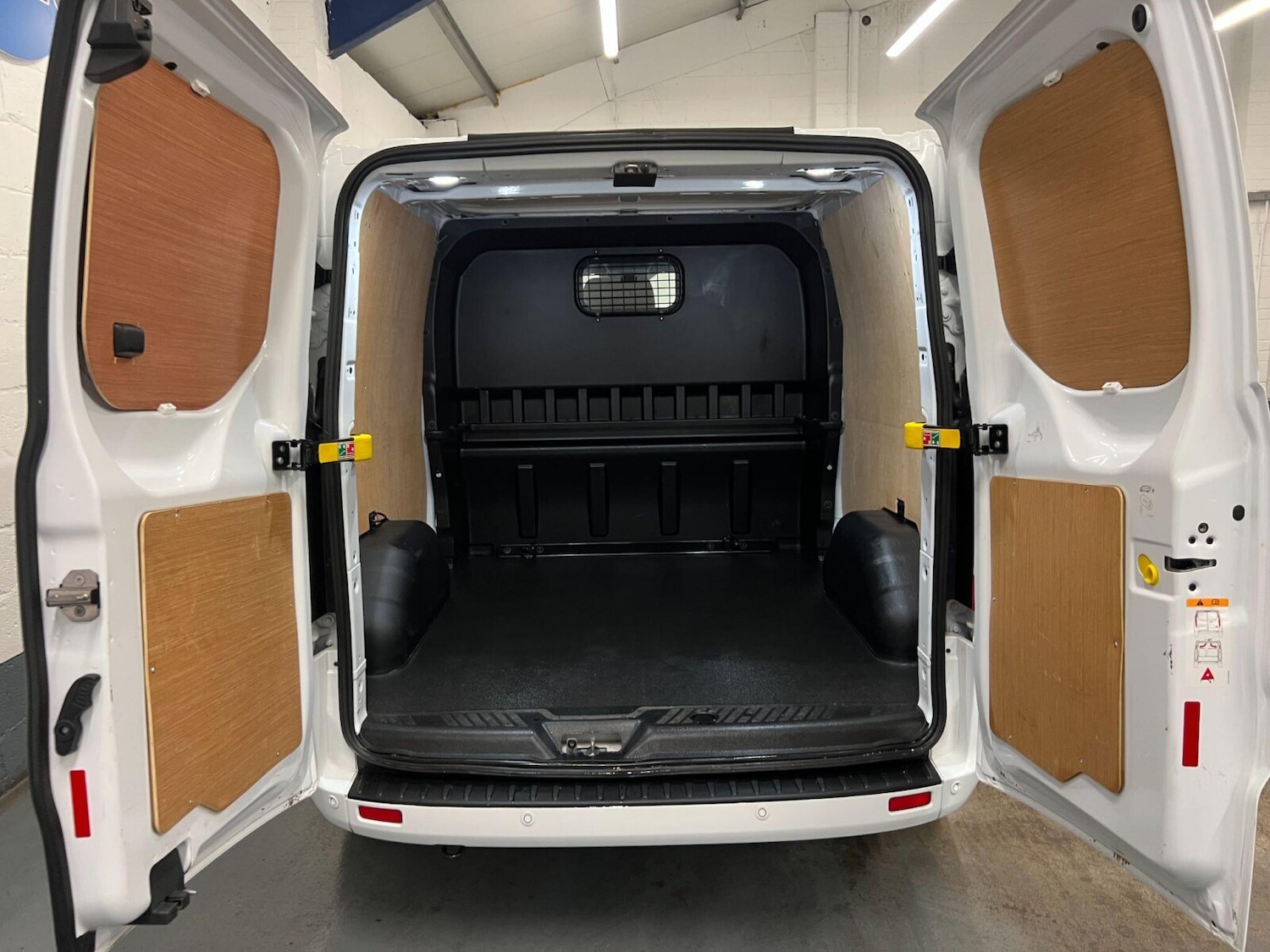 Used Ford Transit Custom 2023 for sale - 76871221: Photo 35