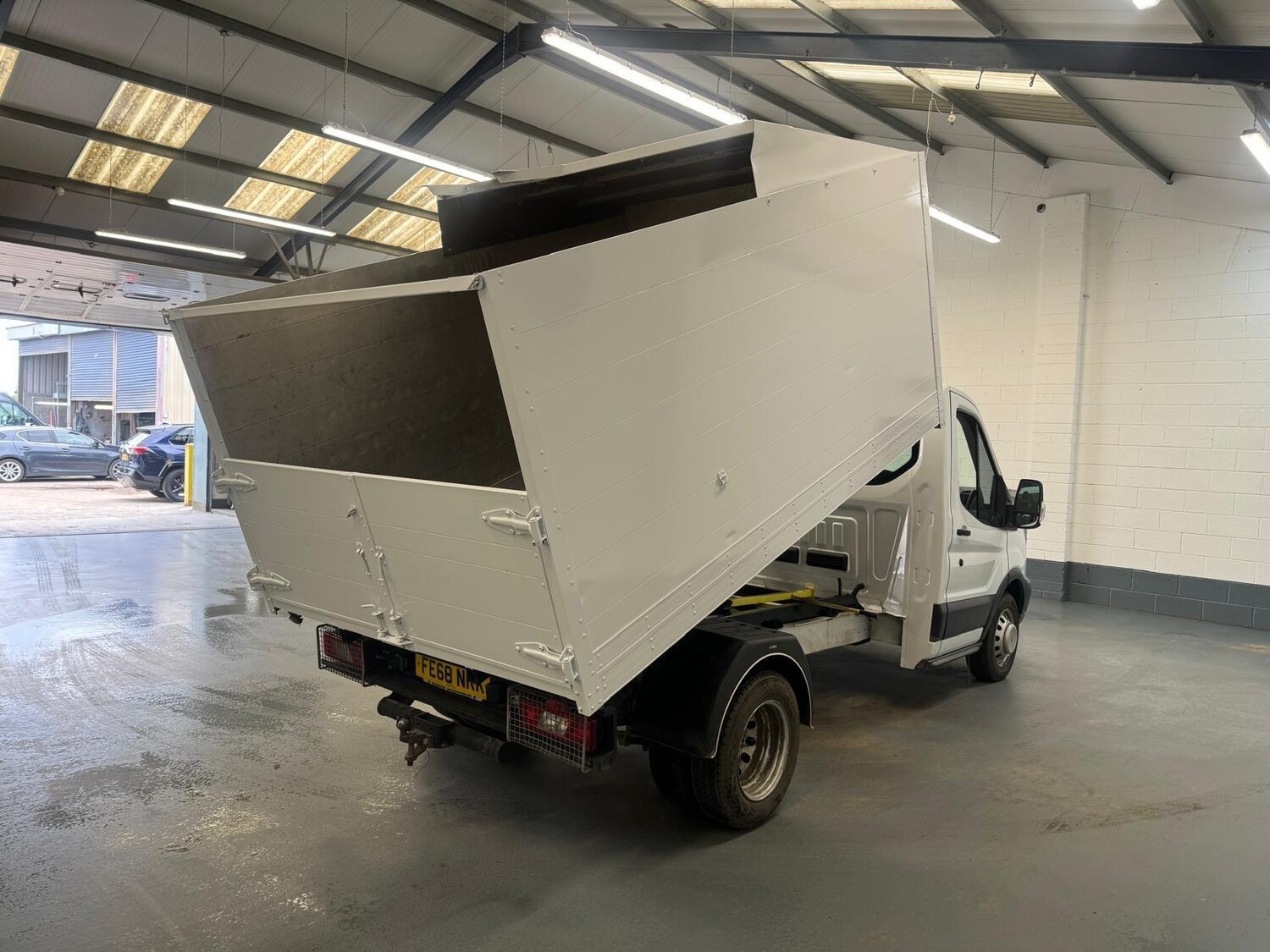 2018 Ford Transit 2.0 350 EcoBlue RWD L2 H1 Euro 6 2dr (DRW) Tipper Diesel Manua - Picture 2 of 7