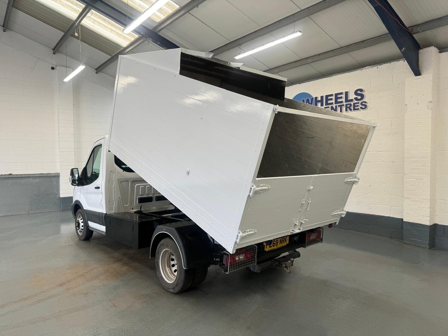 2018 Ford Transit 2.0 350 EcoBlue RWD L2 H1 Euro 6 2dr (DRW) Tipper Diesel Manua - Picture 3 of 7