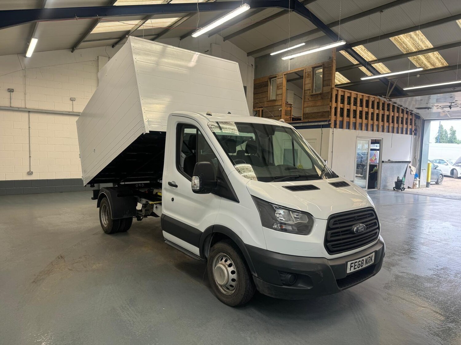 2018 Ford Transit 2.0 350 EcoBlue RWD L2 H1 Euro 6 2dr (DRW) Tipper Diesel Manua - Picture 4 of 7