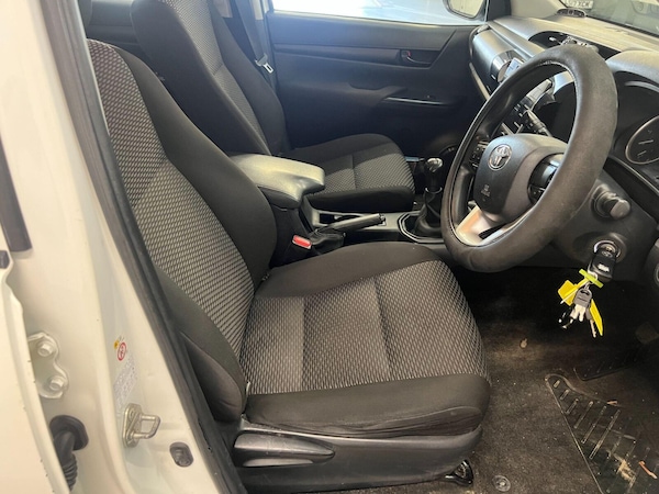 Used Toyota Hilux 2017 for sale - 76140048: Photo 6