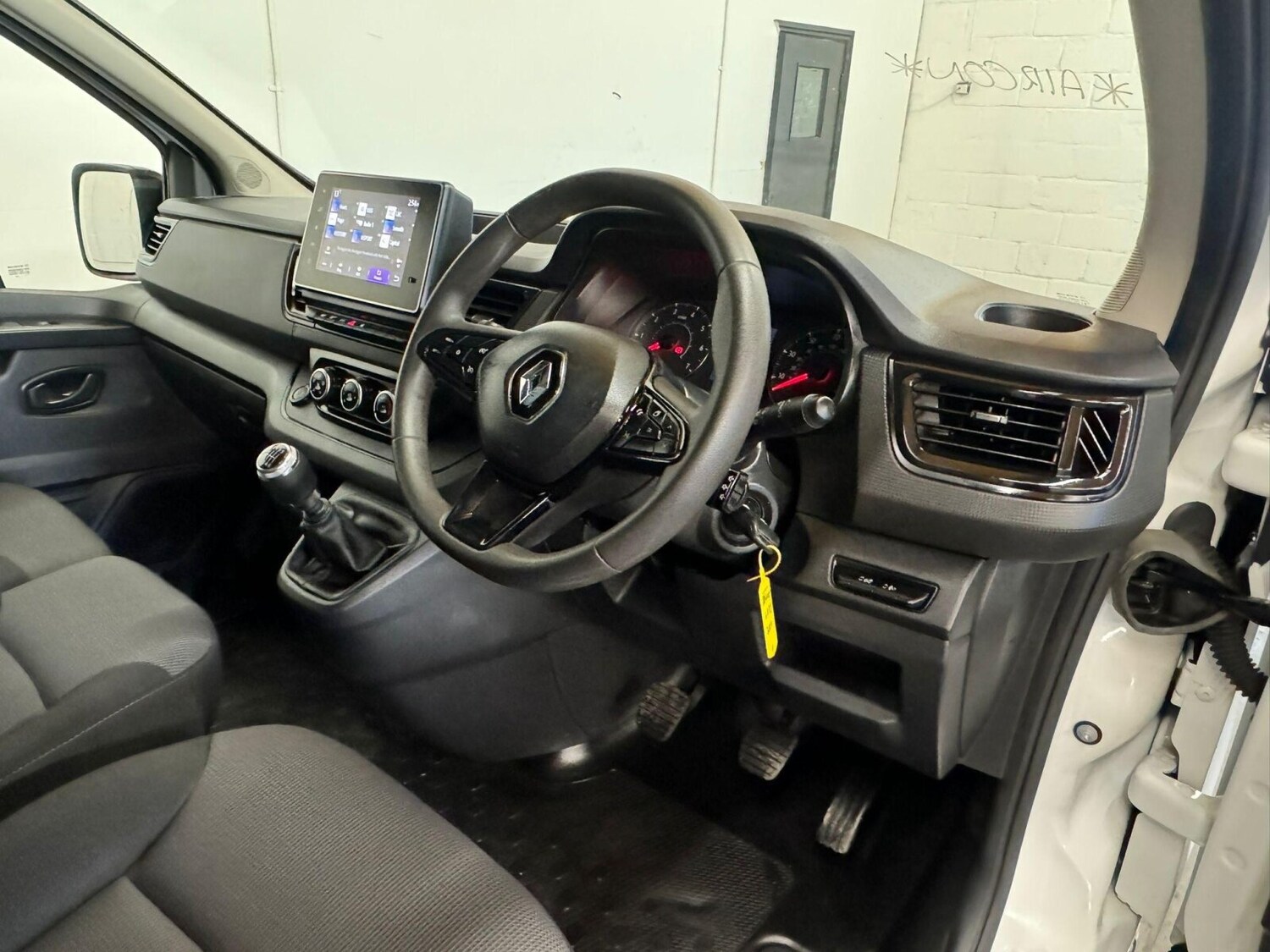 2023 Renault Trafic 2.0 dCi Blue 30 Advance SWB Euro 6 (s/s) 5dr Panel Van Diese - Picture 17 of 24