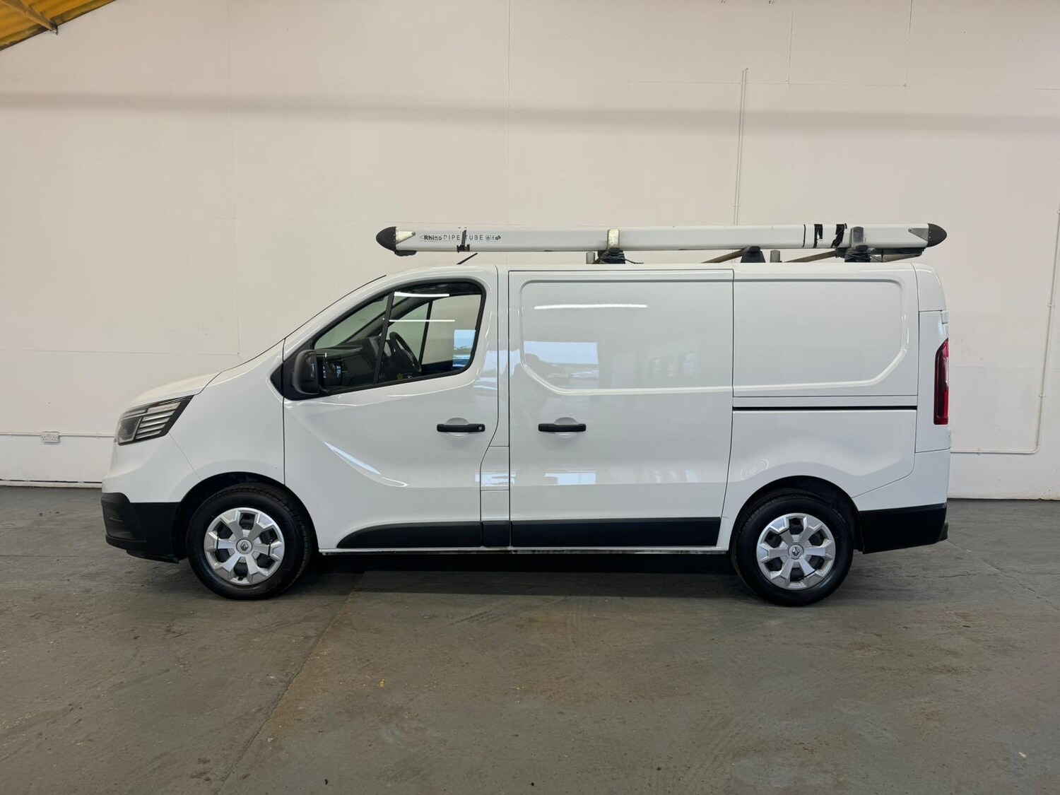 2023 Renault Trafic 2.0 dCi Blue 30 Advance SWB Euro 6 (s/s) 5dr Panel Van Diese - Picture 2 of 24