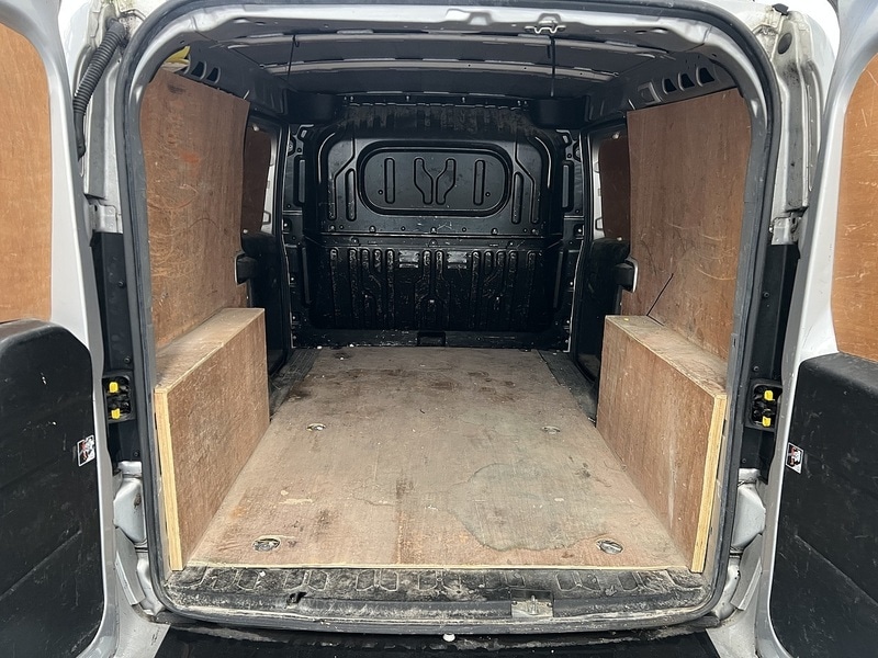 Used Vauxhall Combo 2017 for sale - 76919787: Photo 5