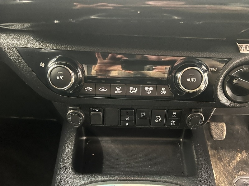 Used Toyota Hilux for sale - 77677136: Photo 10