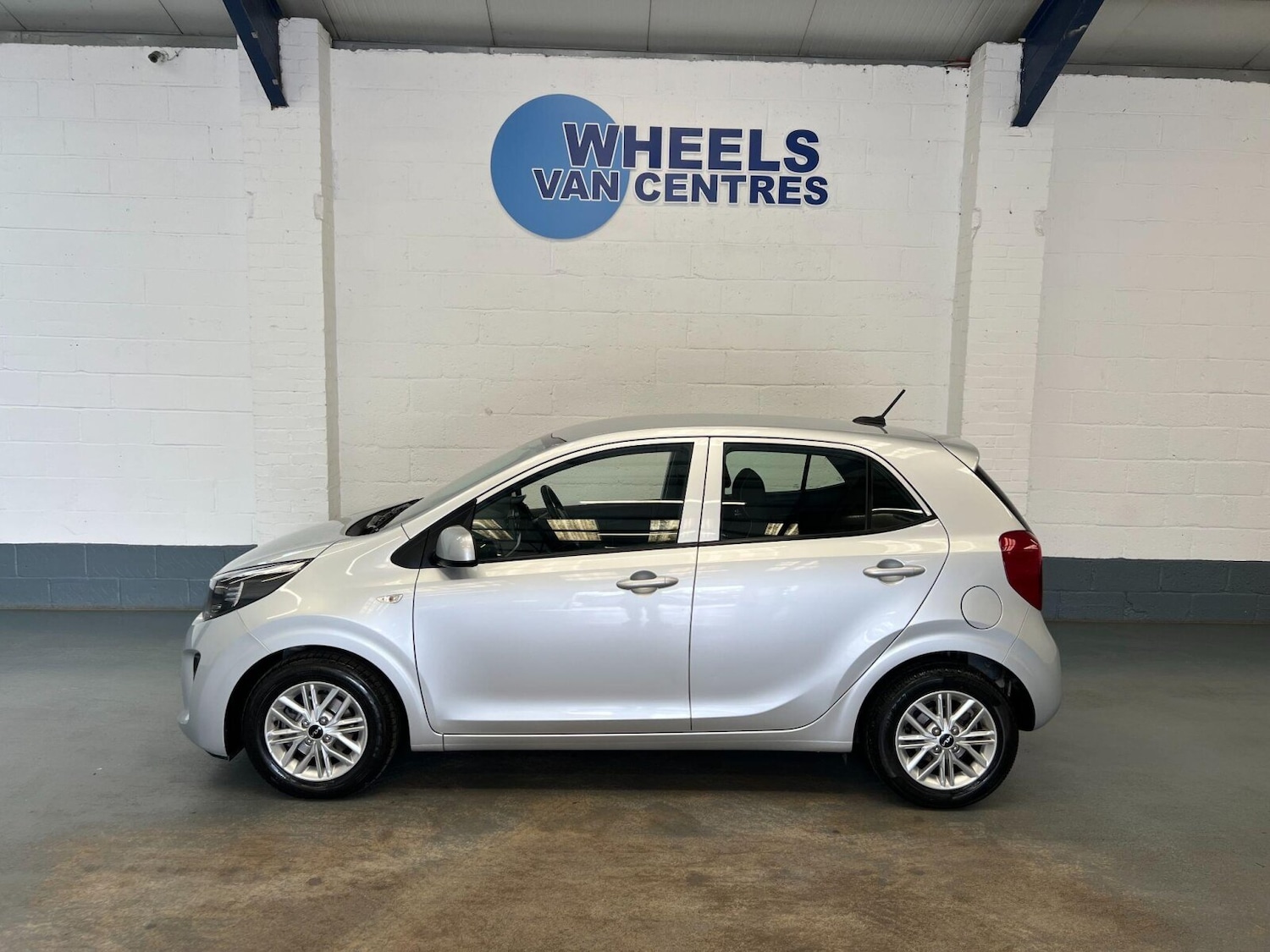 Used Kia Picanto 2023 for sale - 76528885: Photo 2