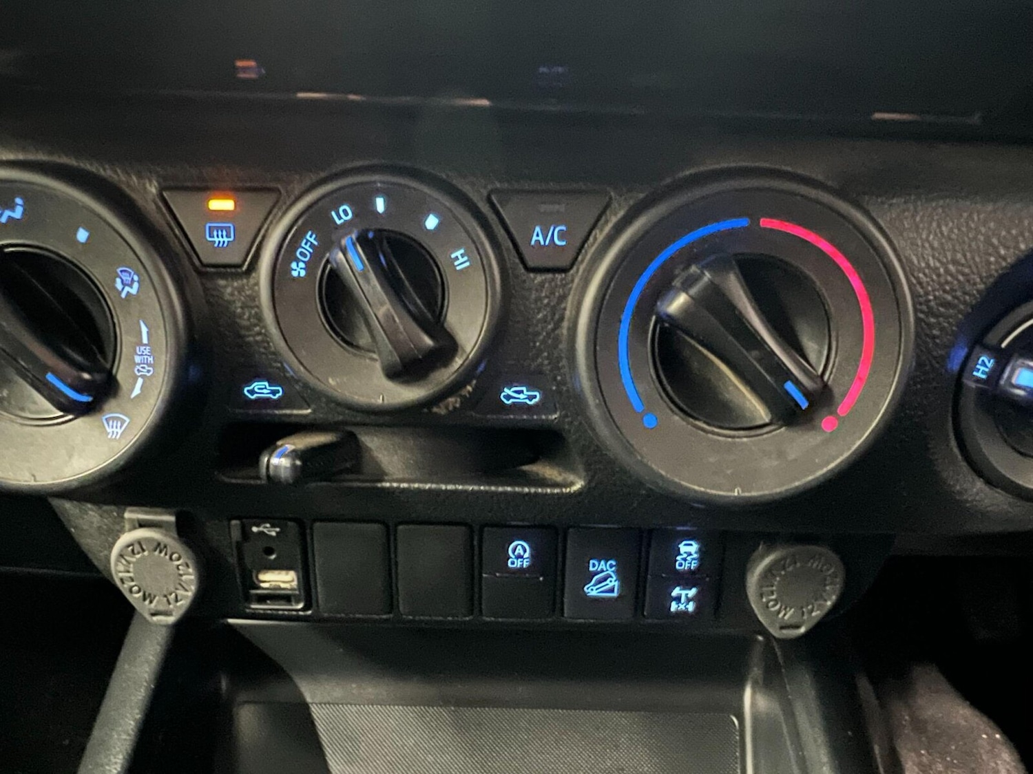 Used Toyota Hilux 2023 for sale - 76375518: Photo 11