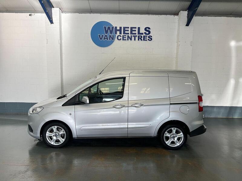 Used Ford Transit Courier 2023 for sale - 76904126: Photo 2