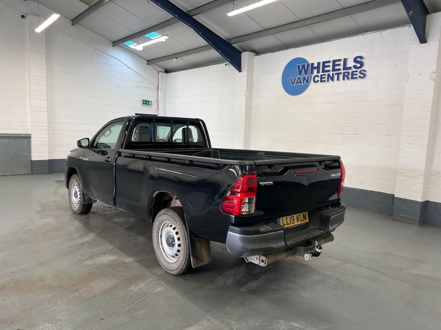 Used Toyota Hilux 2019 for sale - 76660918: Photo 2