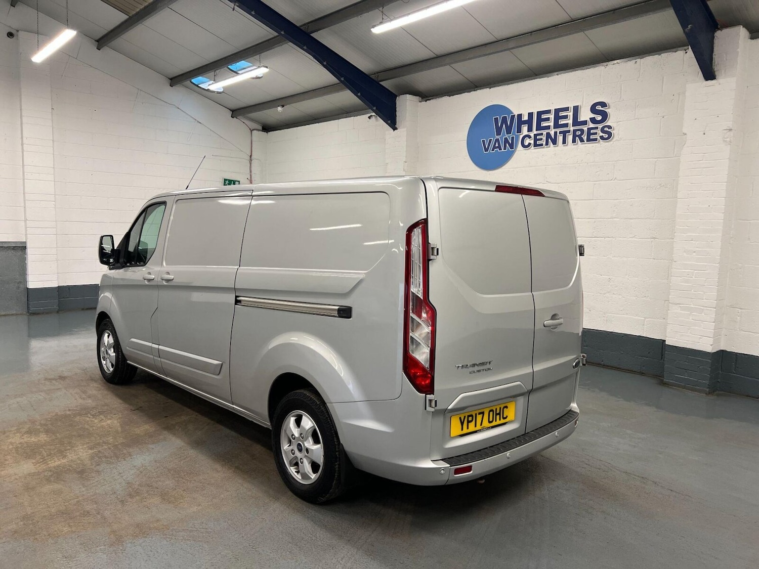 Used Ford Transit Custom 2017 for sale - 76452293: Photo 2