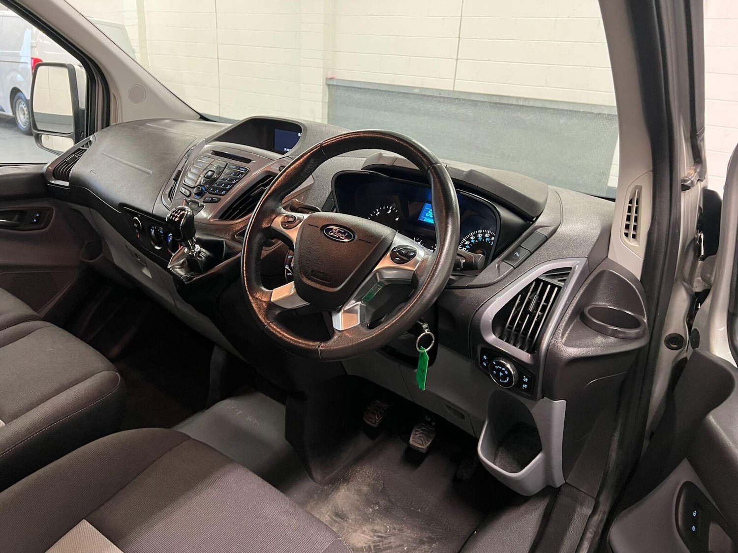 Used Ford Transit Custom 2017 for sale - 76452293: Photo 6