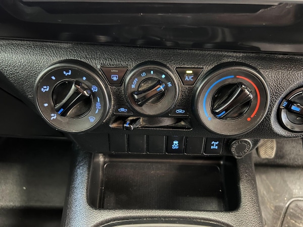 Used Toyota Hilux 2020 for sale - 75698680: Photo 18