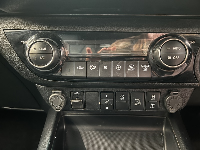 Used Toyota Hilux 2023 for sale - 77356886: Photo 10