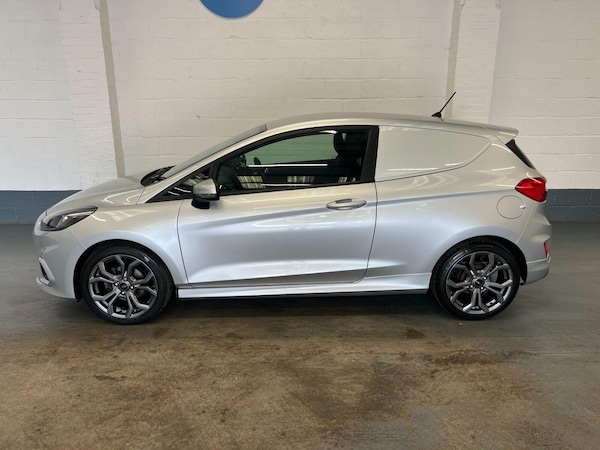 Used Ford Fiesta Van 2021 for sale - 75389607: Photo 2