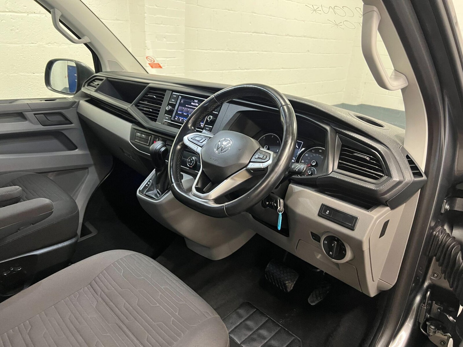 Used Volkswagen Transporter Shuttle 2021 for sale - 76265576: Photo 24